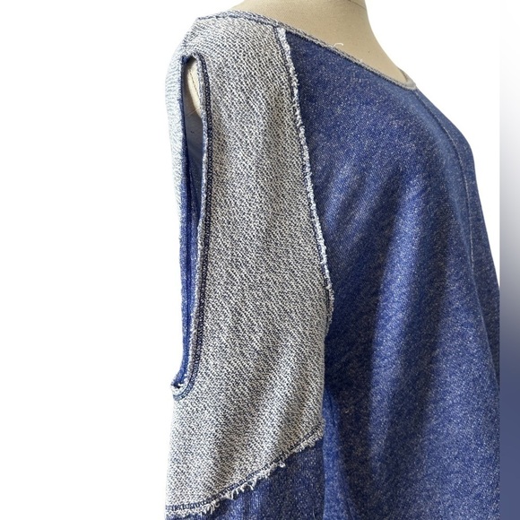 Live Love Dream Blue ColorBlock Two Tone Distressed Cold Shoulder Sweater Medium - Picture 4 of 13